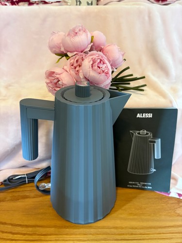 Alessi plisse kettle - kettle,